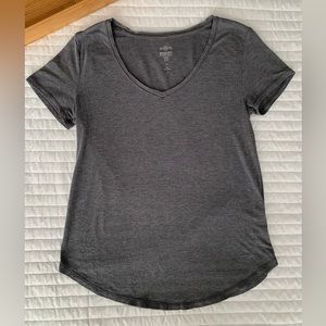 SO Shirt Perfect Tee Juniors M Gray V Neck Short Sleeves Curved Hem
